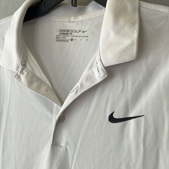 NIKE Golf Dri-Fit Standard Fit Men's Medium White 2 Button Polo EUC 100% Polyest - Picture 3 of 6